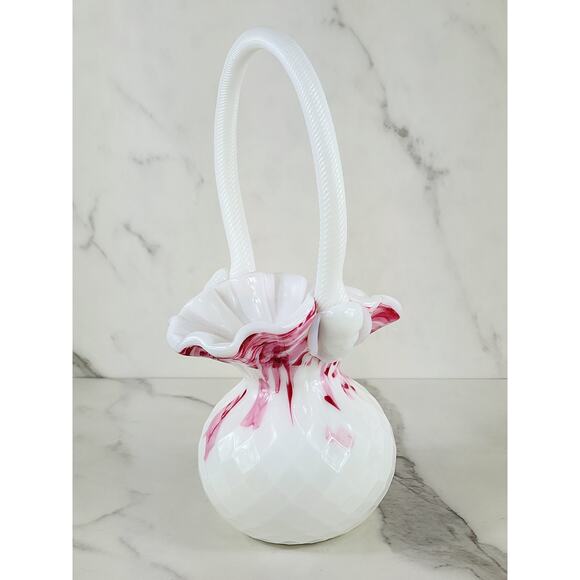 Vase Ruffled Rime w/ Face on Handle 11" Art Milk Glass Basket 80's White Pink - Picture 10 of 16